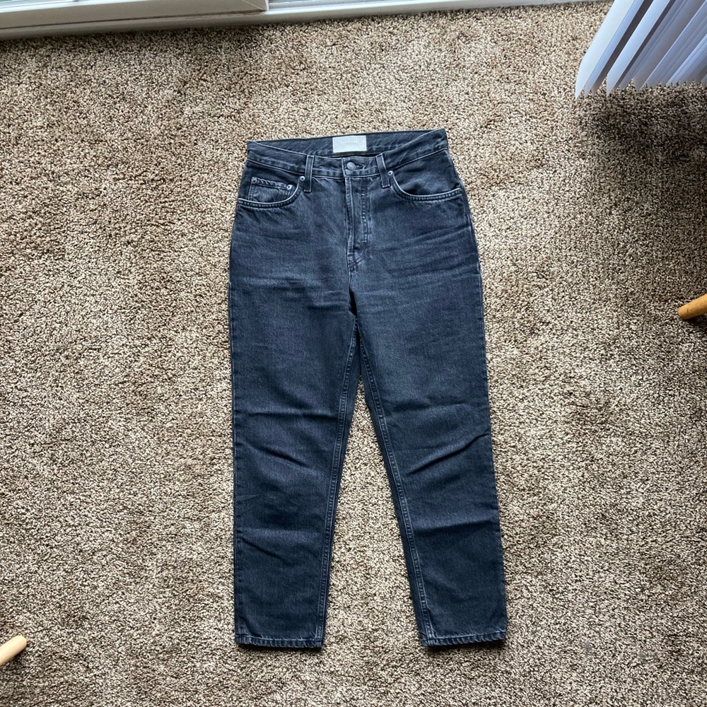 Everlane 90s Cheeky Jeans in Washed Black